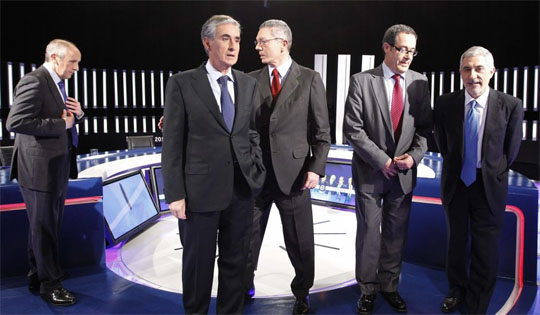 Macias, Erkoreka y Llamazares culpan por igual al PSOE y PP de la crisis que vive España